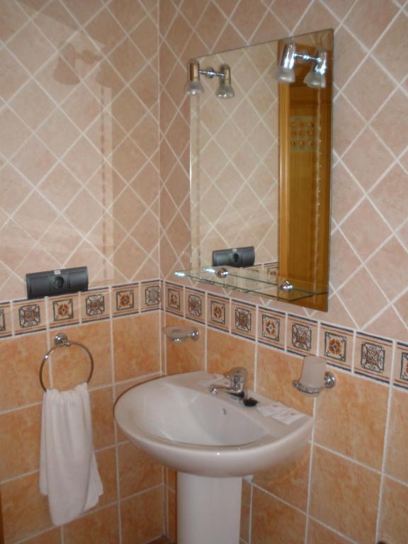 Hotel Restaurante Vinas Viejas Fuentes de Ayódar Oda fotoğraf