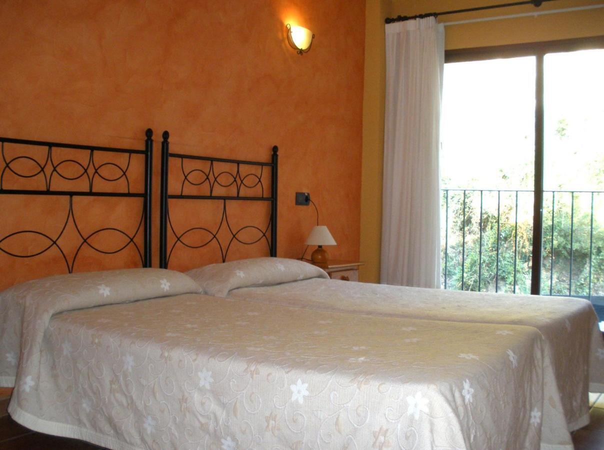 Hotel Restaurante Vinas Viejas Fuentes de Ayódar Dış mekan fotoğraf