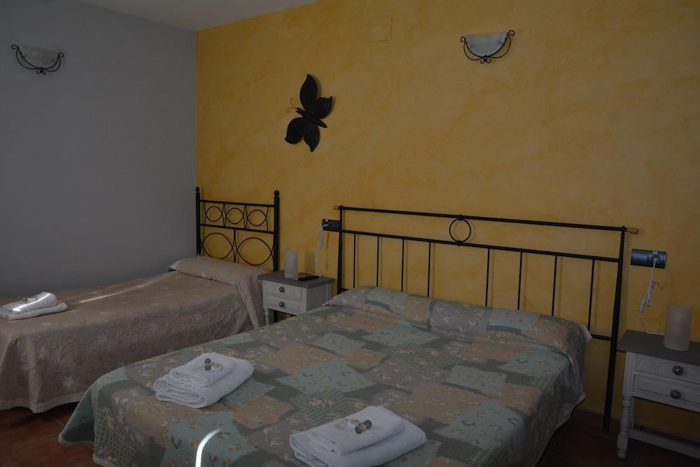 Hotel Restaurante Vinas Viejas Fuentes de Ayódar Dış mekan fotoğraf